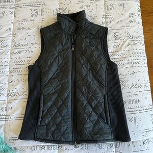 Black ll bean vest size M